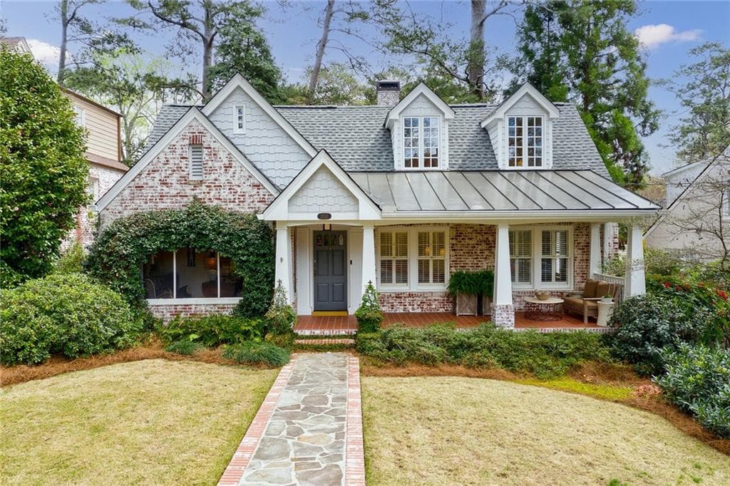 4 bedroom, 4 bathroom, 4,100 sq ft single family residence sold at 2733 Atwood Road, Atlanta, GA 30305