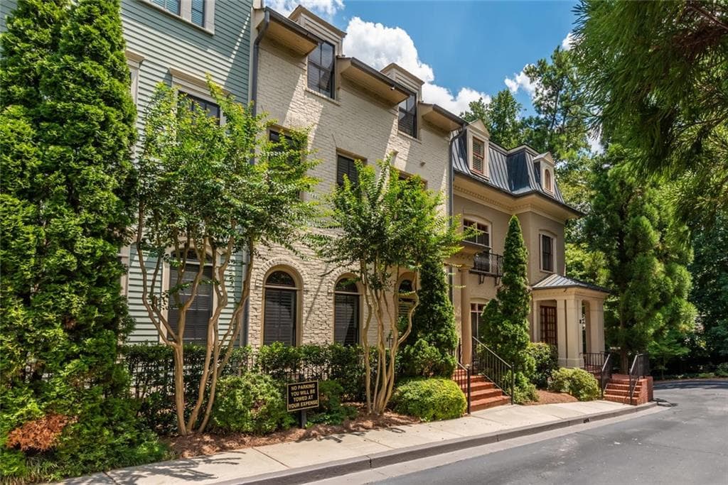 4 bedroom, 4 bathroom, 3,136 sq ft townhouse sold at 3127 Lenox Road 25, Atlanta, GA 30324