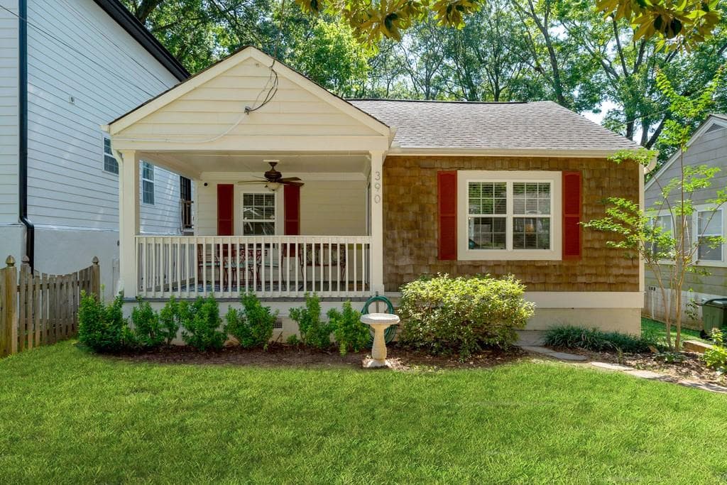 2 bedroom, 2 bathroom, 1,077 sq ft single family residence sold at 390 E Side Avenue, Atlanta, GA 30316