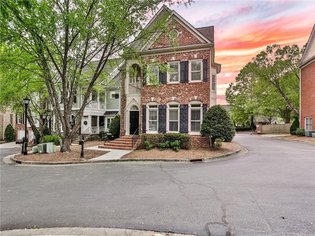 4 bedroom, 4 bathroom, 3,258 sq ft single family residence sold at 2694 Lenox Road NE #10, Atlanta, GA 30324