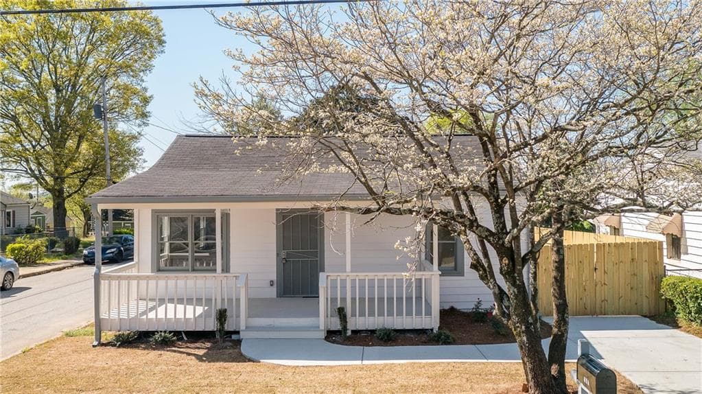 2 bedroom, 1 bathroom, 892 sq ft single family residence sold at 272 Taft Street, Atlanta, GA 30315