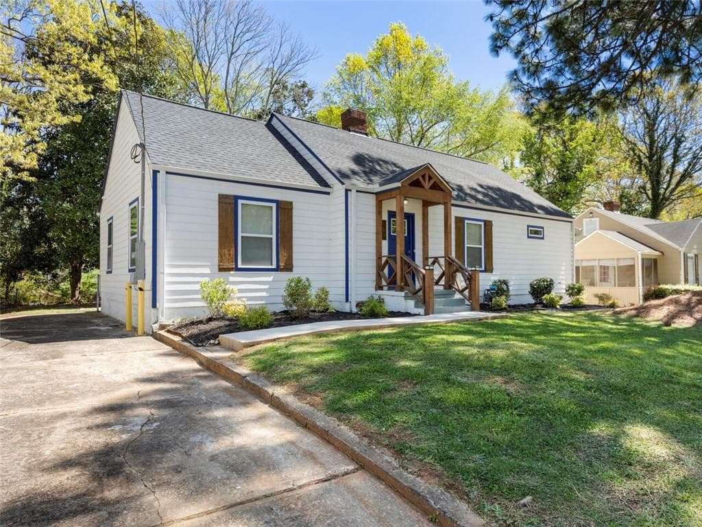 3 bedroom, 2 bathroom, 1,400 sq ft single family residence sold at 1566 Belmont Avenue, Atlanta, GA 30310
