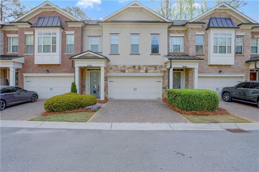 3 bedroom, 3 bathroom, 2,956 sq ft townhouse sold at 846 Canterbury Overlook, Atlanta, GA 30324