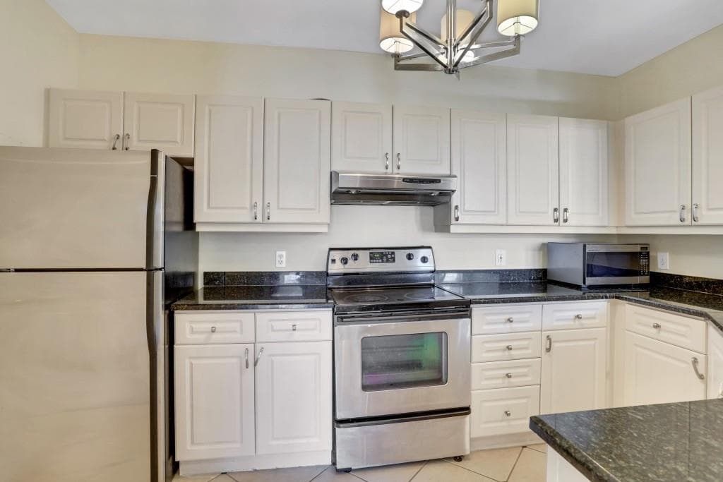 1 bedroom, 1 bathroom, 793 sq ft condominium sold at 3334 Peachtree Road 1610, Atlanta, GA 30326
