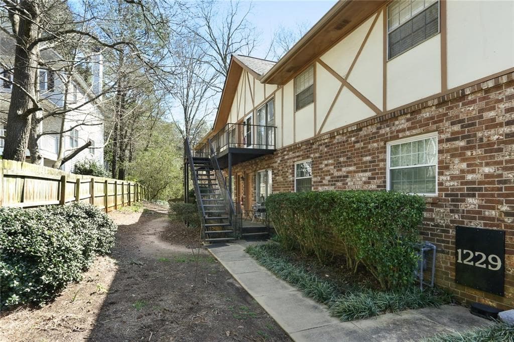 2 bedroom, 2 bathroom, 936 sq ft condominium sold at 1229 Church Street H, Decatur, GA 30030