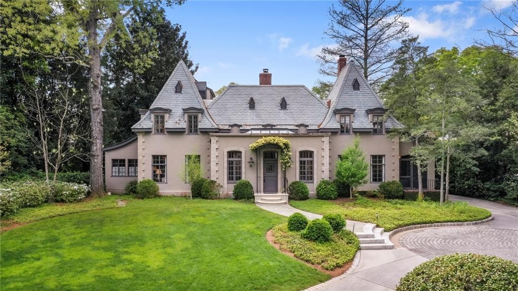 4 bedroom, 4 bathroom, 4,553 sq ft single family residence sold at 3136 Habersham Road, Atlanta, GA 30305