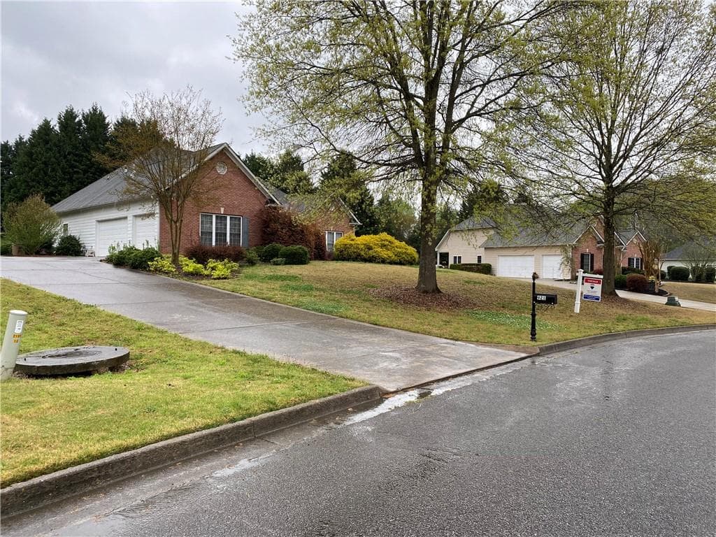921 Cruce Lake Drive, Hoschton, GA 30548 — most recent listing photo