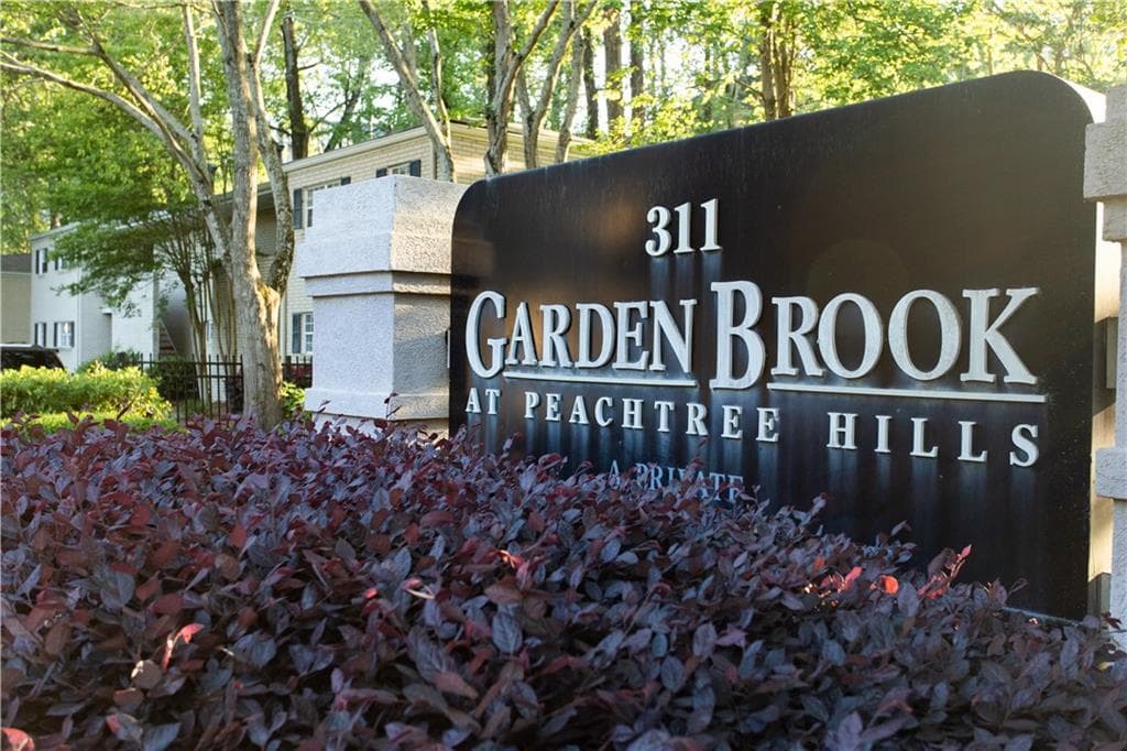 2 bedroom, 1 bathroom, 1,020 sq ft condominium sold at 311 Peachtree Hills Avenue 11A, Atlanta, GA 30305