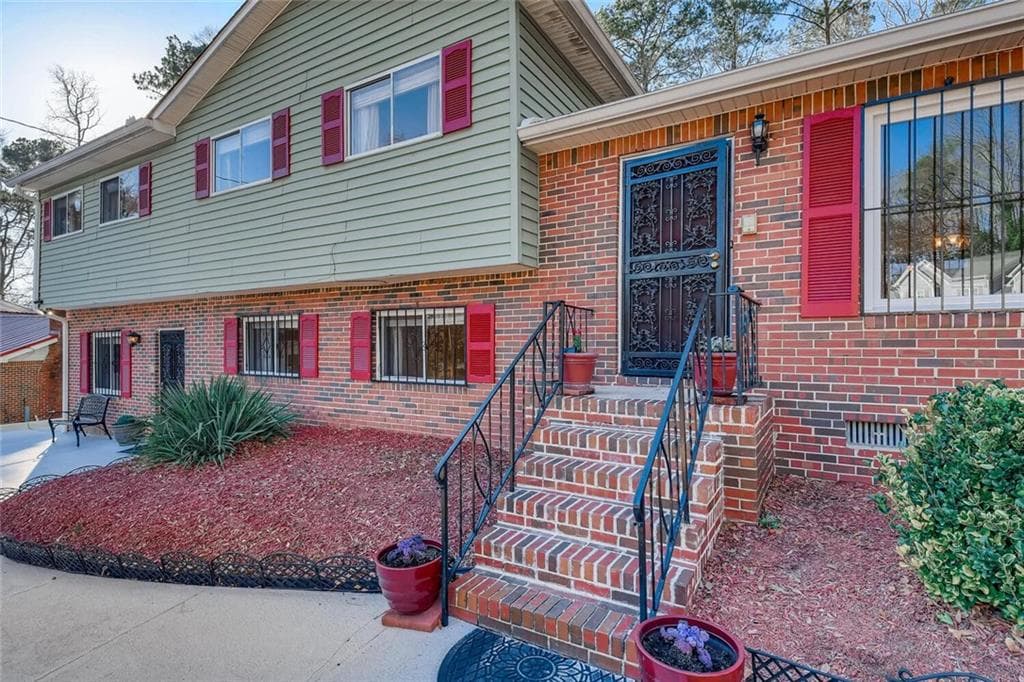 4 bedroom, 4 bathroom, 2,530 sq ft single family residence sold at 3015 Pine Manor Court, Atlanta, GA 30316