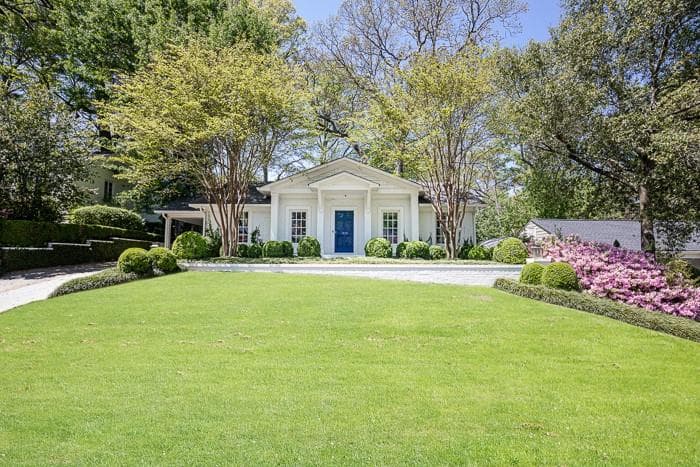 3 bedroom, 3 bathroom single family residence sold at 1830 Walthall Drive, Atlanta, GA 30318