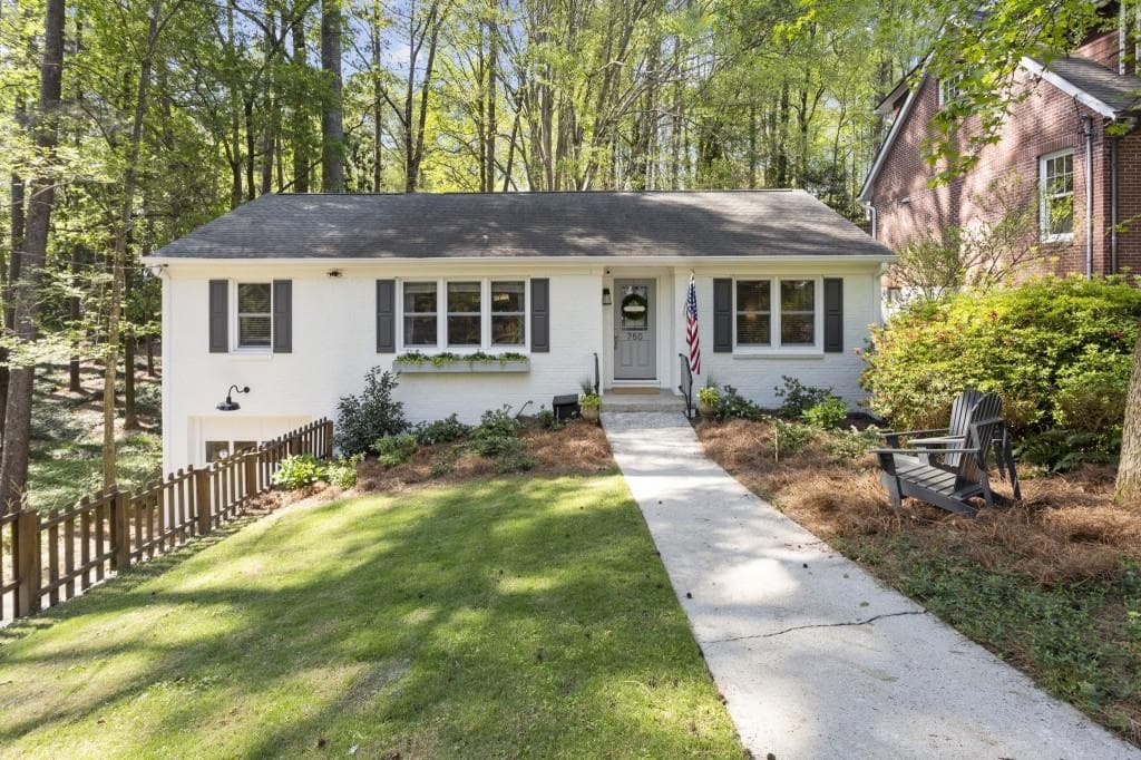 3 bedroom, 3 bathroom, 2,000 sq ft single family residence sold at 750 Longwood Drive, Atlanta, GA 30305