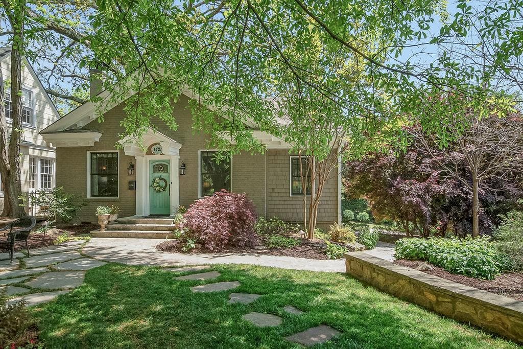 4 bedroom, 3 bathroom, 2,680 sq ft single family residence sold at 1421 N Highland Avenue, Atlanta, GA 30306