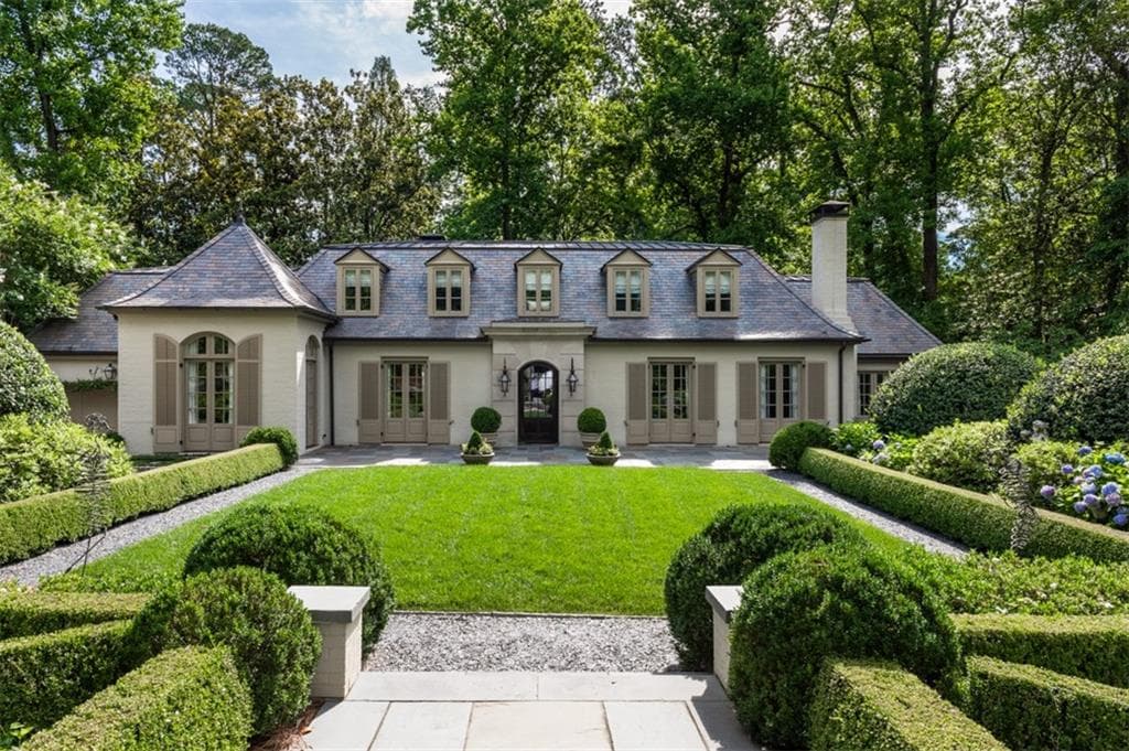 6 bedroom, 5 bathroom single family residence sold at 2841 Vernon Road, Atlanta, GA 30305