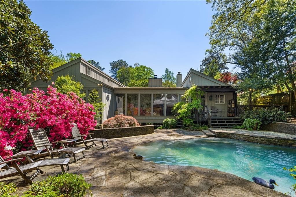 110 Peachtree Way, Atlanta, GA 30305 — most recent listing photo