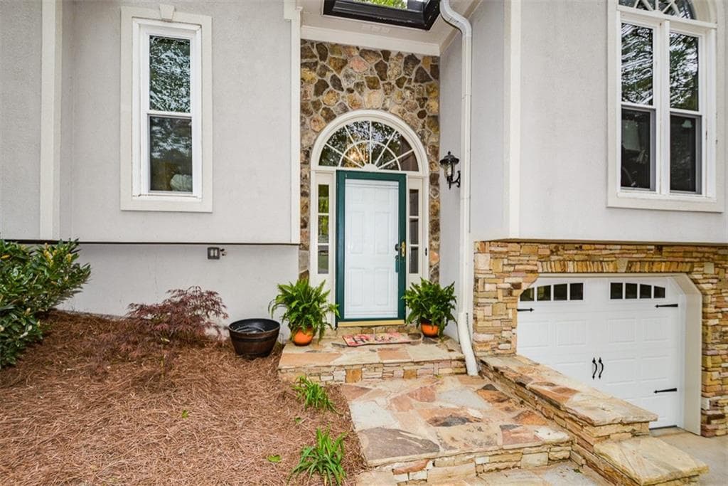 4 bedroom, 3 bathroom, 2,665 sq ft single family residence sold at 921 Fernwood Road, Woodstock, GA 30189