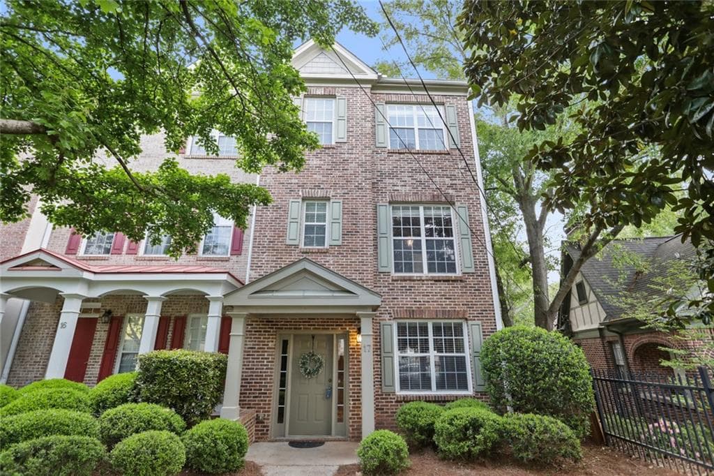 3 bedroom, 4 bathroom, 1,754 sq ft townhouse sold at 110 S Columbia Drive 17, Decatur, GA 30030