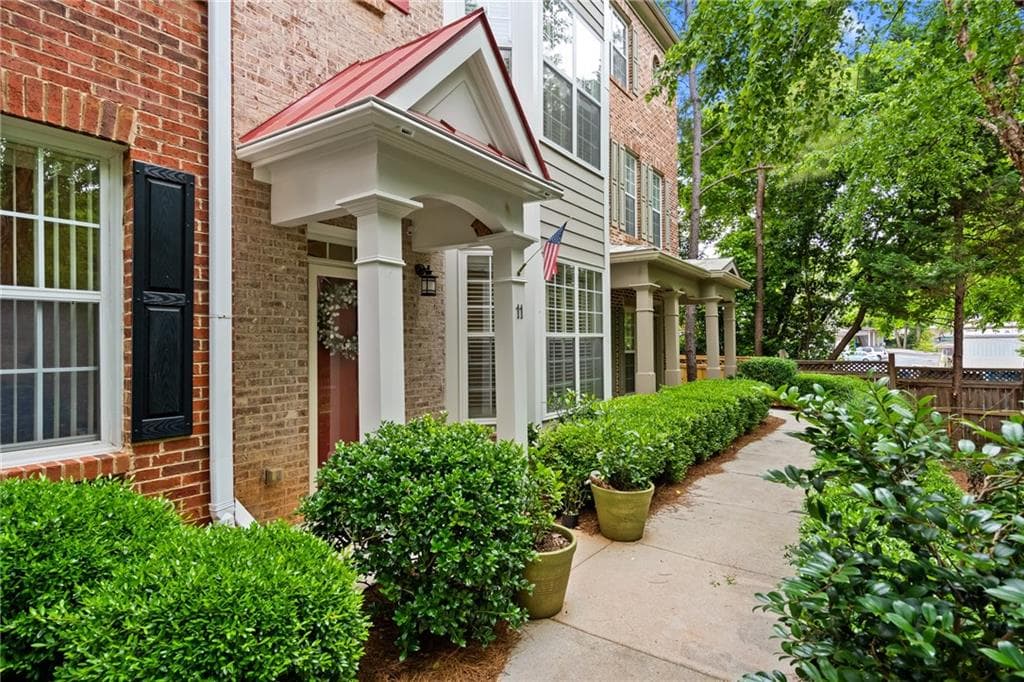 3 bedroom, 4 bathroom, 1,873 sq ft townhouse sold at 110 S Columbia Drive 11, Decatur, GA 30030
