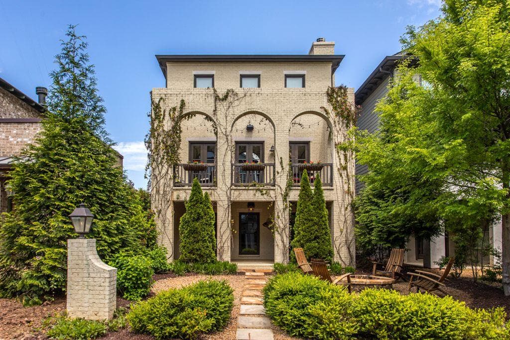 4 bedroom, 4 bathroom, 2,304 sq ft single family residence sold at 930 IVES Lane, Atlanta, GA 30316