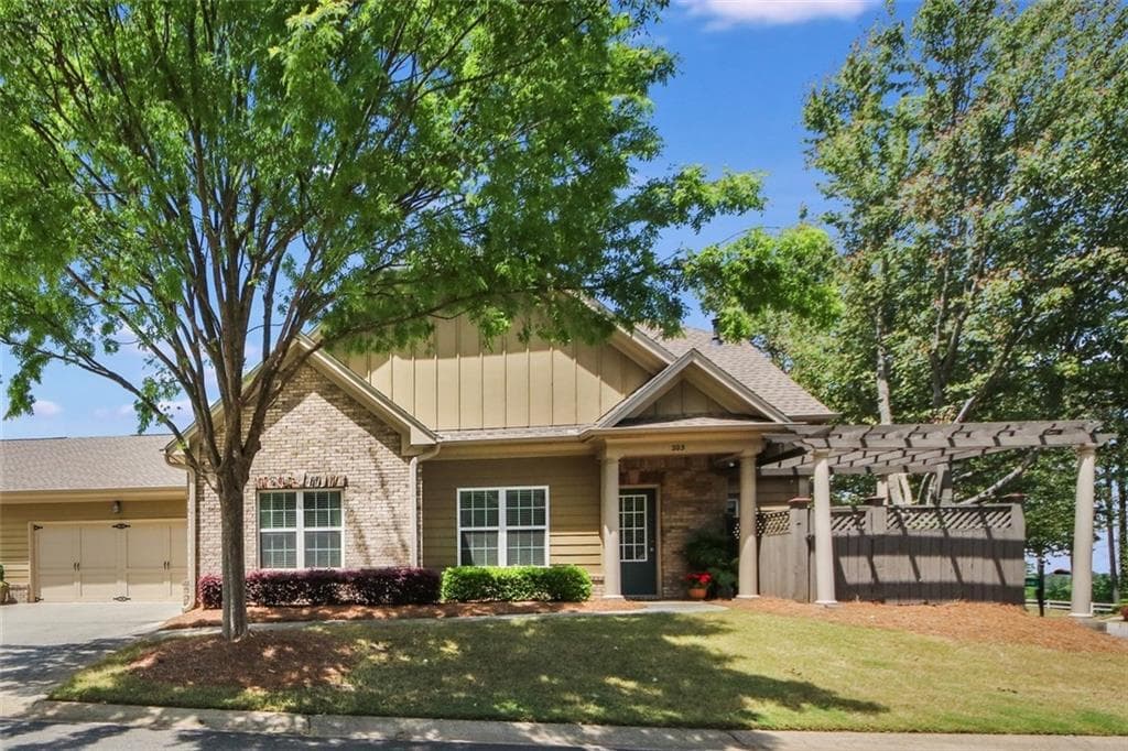 2 bedroom, 2 bathroom, 1,367 sq ft townhouse sold at 203 Glens Loop, Woodstock, GA 30188