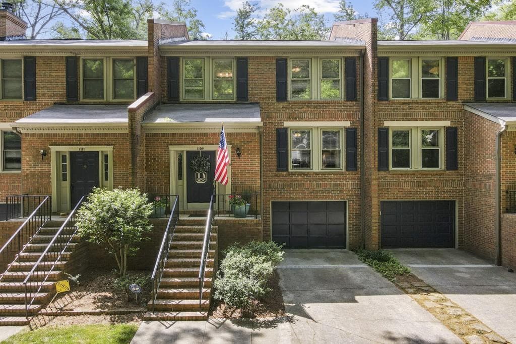3 bedroom, 3 bathroom, 2,100 sq ft condominium sold at 1109 Morningside Place 1109, Atlanta, GA 30306
