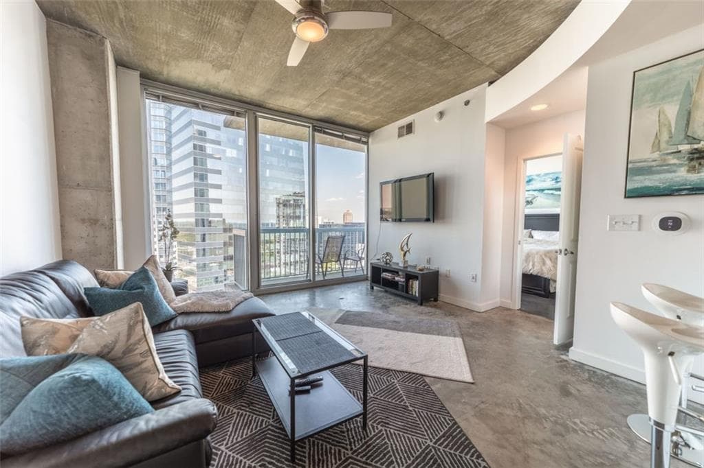 1 bedroom, 1 bathroom, 706 sq ft condominium sold at 3324 PEACHTREE Road 1617, Atlanta, GA 30326