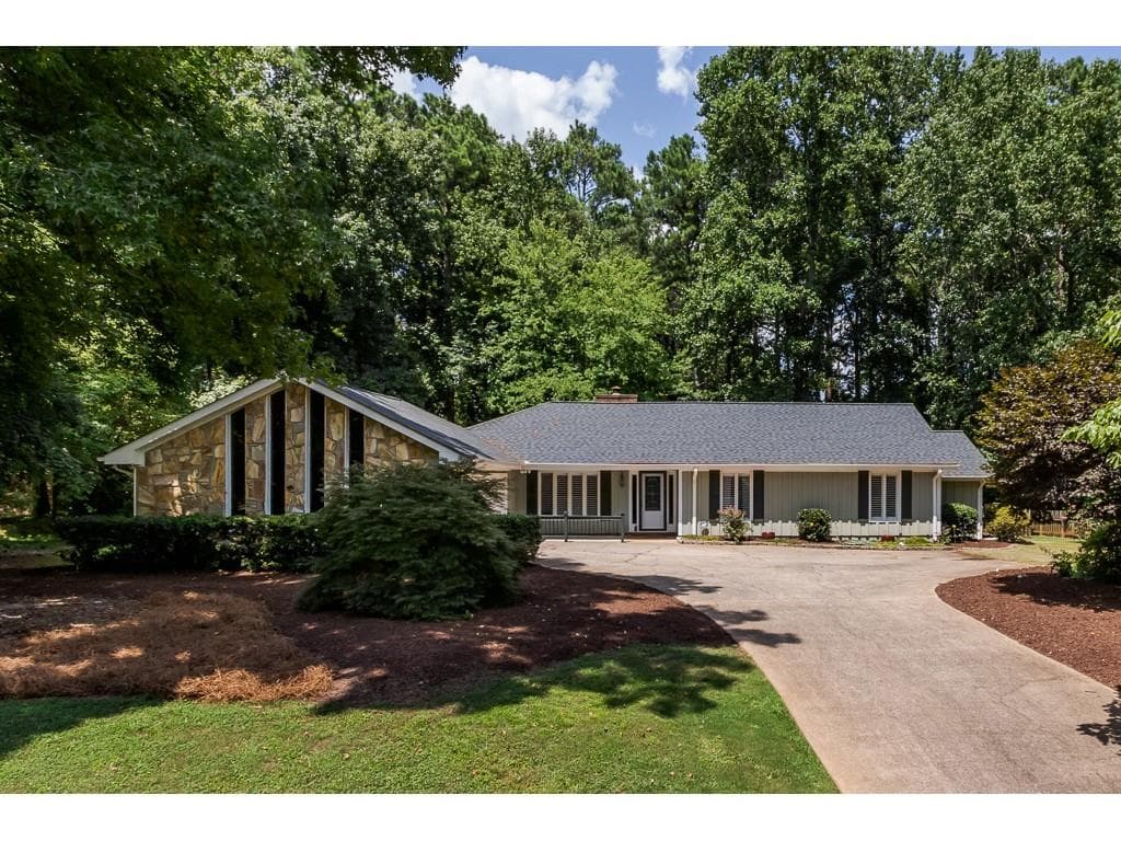 3 bedroom, 3 bathroom, 2,308 sq ft single family residence sold at 400 Saddle Horn Circle, Roswell, GA 30076
