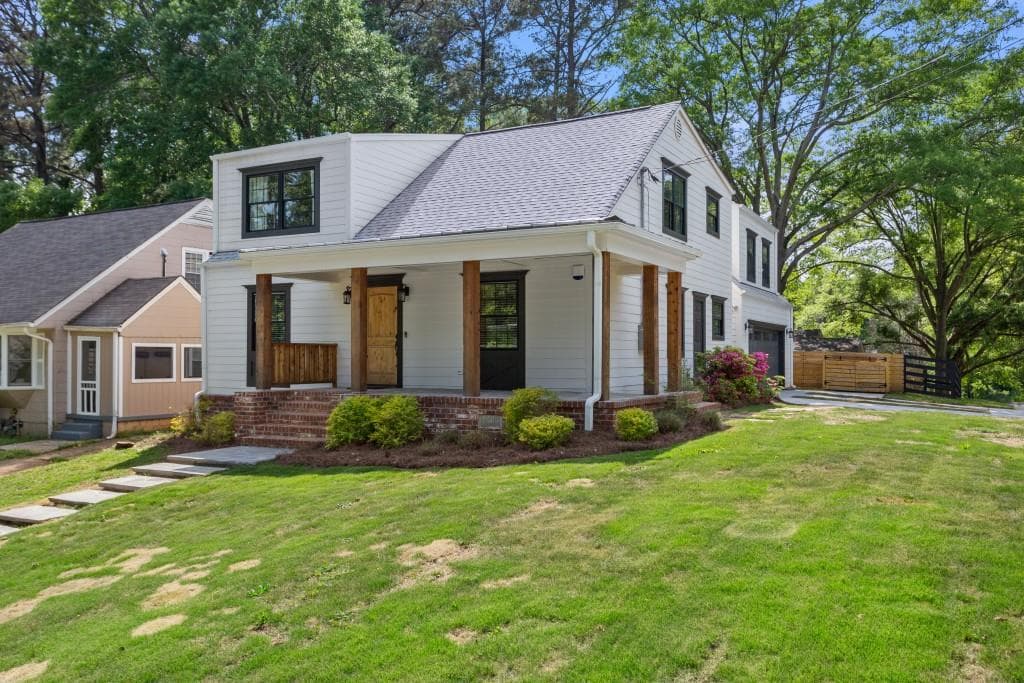 5 bedroom, 4 bathroom, 2,470 sq ft single family residence sold at 939 Hall Street, Atlanta, GA 30310