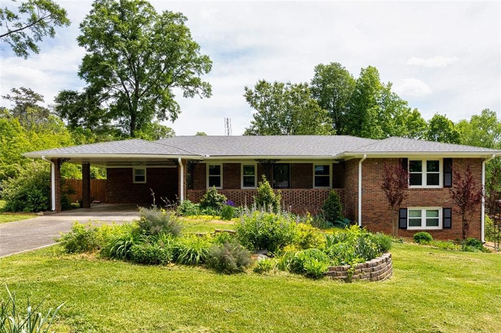 2400 SE TUXEDO Drive, Marietta, GA 30067 — most recent listing photo