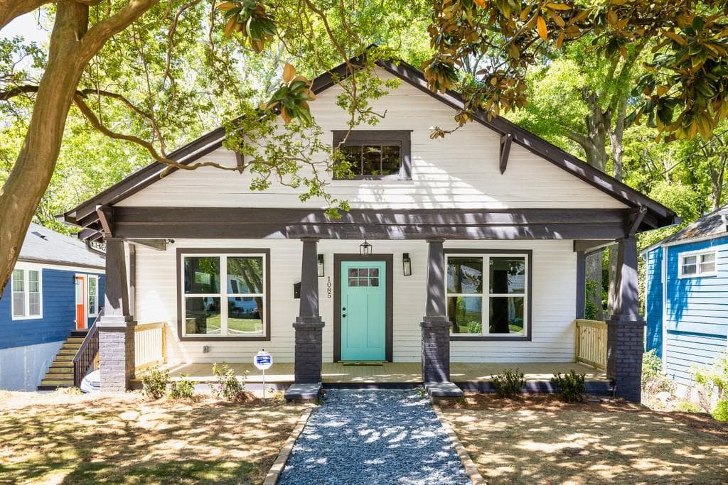 4 bedroom, 2 bathroom single family residence sold at 1085 Mayson Turner Road, Atlanta, GA 30316