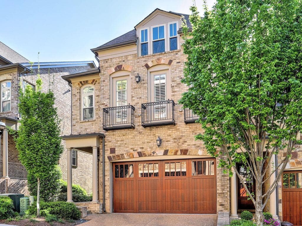 4 bedroom, 4 bathroom, 3,300 sq ft townhouse sold at 3873 PACES LOOKOUT Drive, Atlanta, GA 30339
