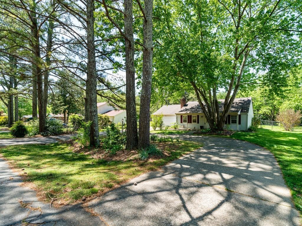 335 Oakridge Drive, Cartersville, GA 30121 — most recent listing photo