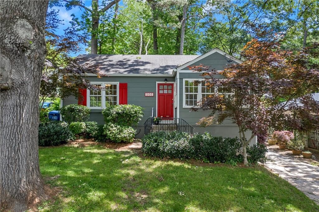 2 bedroom, 1 bathroom, 864 sq ft single family residence sold at 966 Walker Avenue, Atlanta, GA 30316