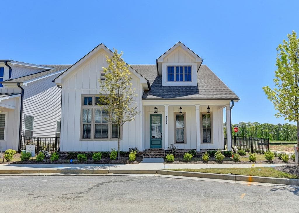 3 bedroom, 3 bathroom, 1,950 sq ft single family residence sold at 1673 Harvest Park Lane, Suwanee, GA 30024