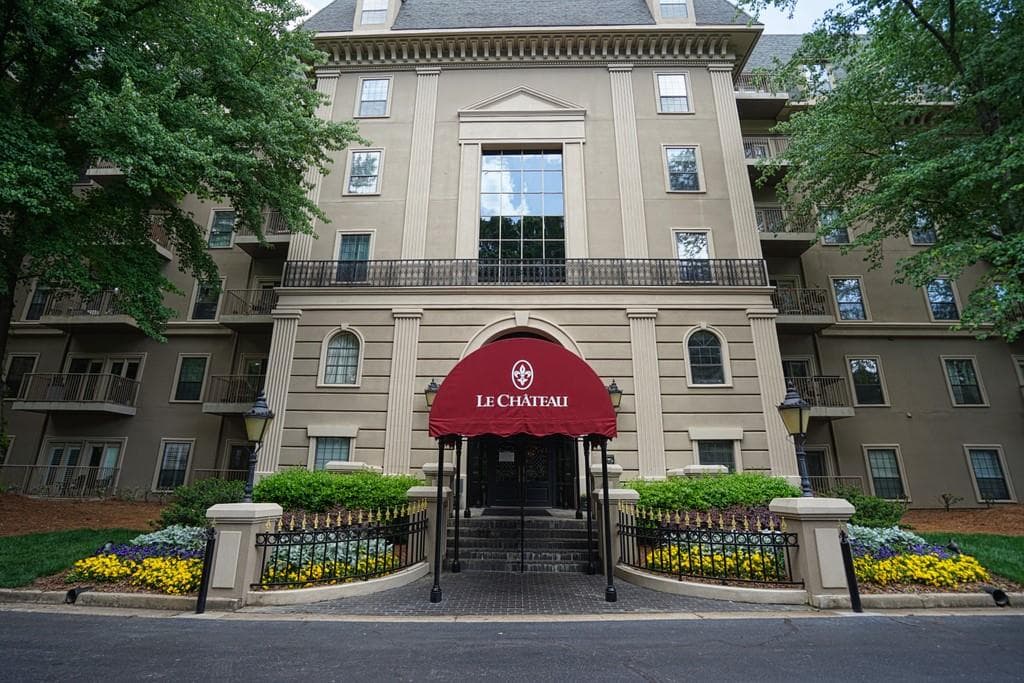 2 bedroom, 3 bathroom, 1,735 sq ft condominium sold at 2865 LENOX Road 404, Atlanta, GA 30324