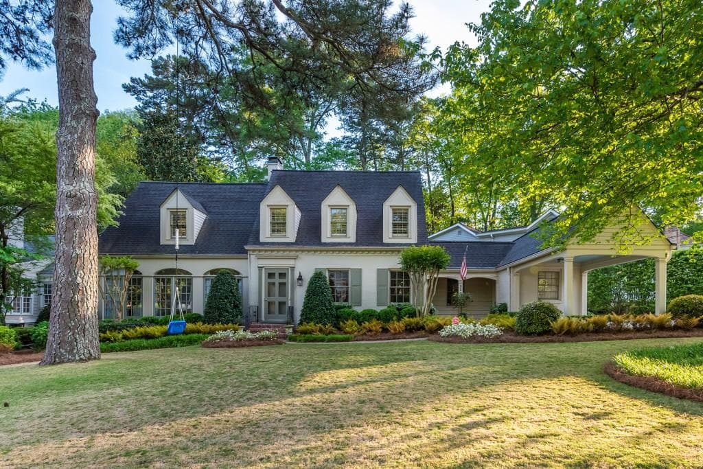 4 bedroom, 4 bathroom, 2,496 sq ft single family residence sold at 527 Brentwood Drive, Atlanta, GA 30305