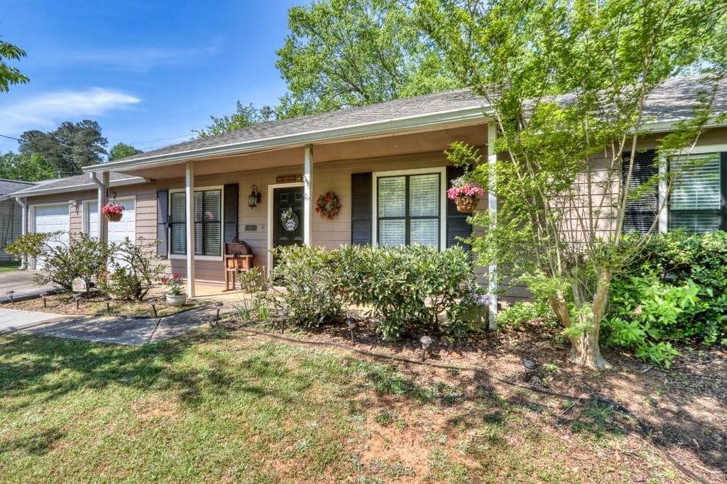 335 Knollwood Lane, Woodstock, GA 30188 — most recent listing photo