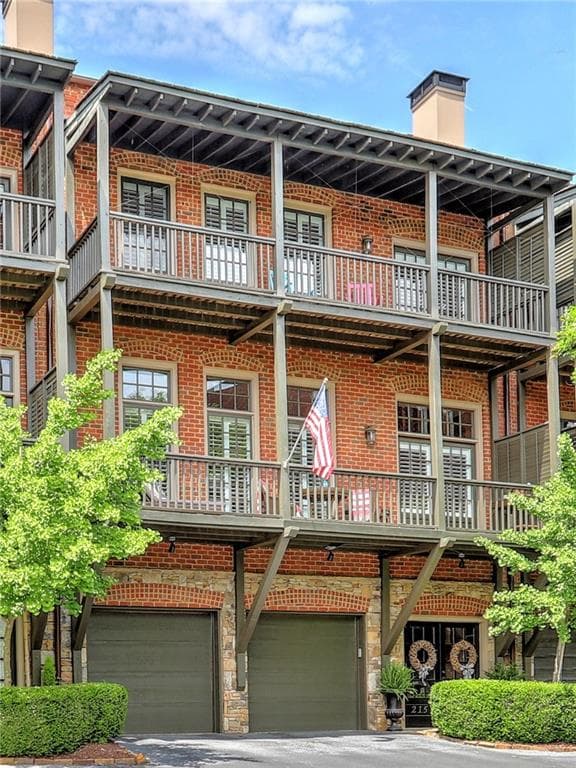 3 bedroom, 4 bathroom, 2,800 sq ft townhouse sold at 215 Founders Mill Court, Roswell, GA 30075