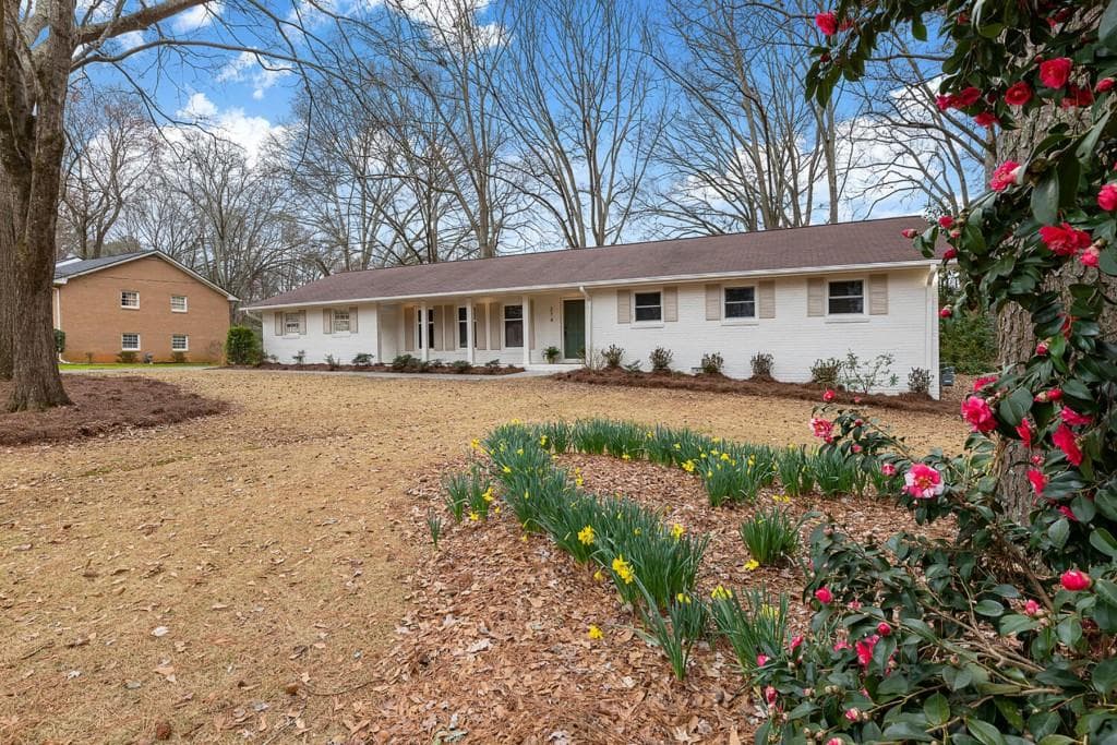 374 Lynne Circle, Alpharetta, GA 30009 — most recent listing photo