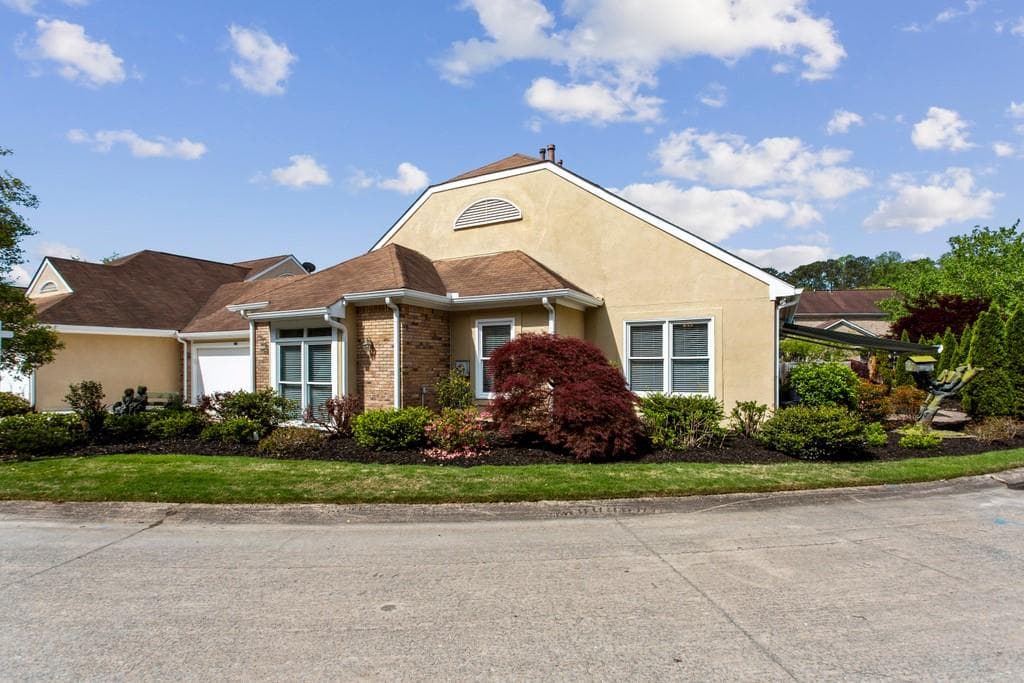 3 bedroom, 4 bathroom, 2,614 sq ft townhouse sold at 4614 Village Drive, Atlanta, GA 30338