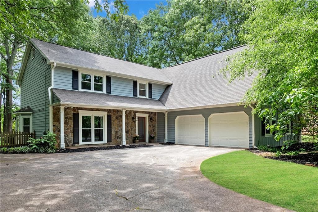 4 bedroom, 3 bathroom, 3,241 sq ft single family residence sold at 270 Hollyridge Way, Roswell, GA 30076