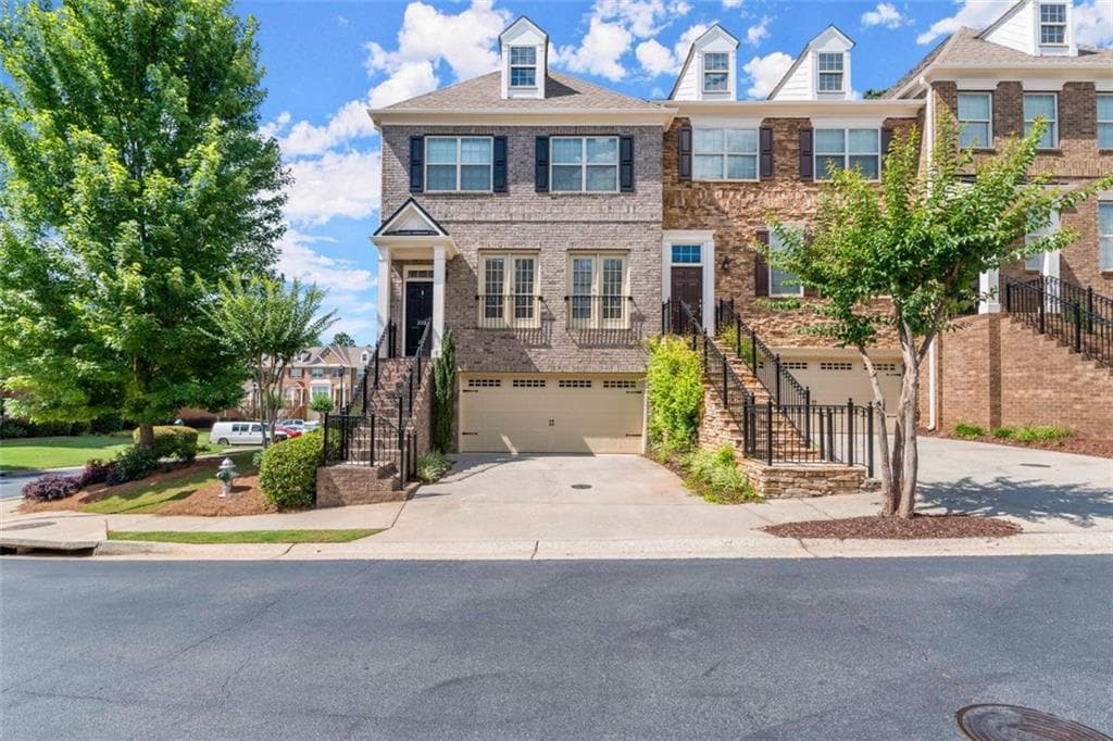 4 bedroom, 4 bathroom, 2,475 sq ft townhouse sold at 2001 Manchester Way, Roswell, GA 30075