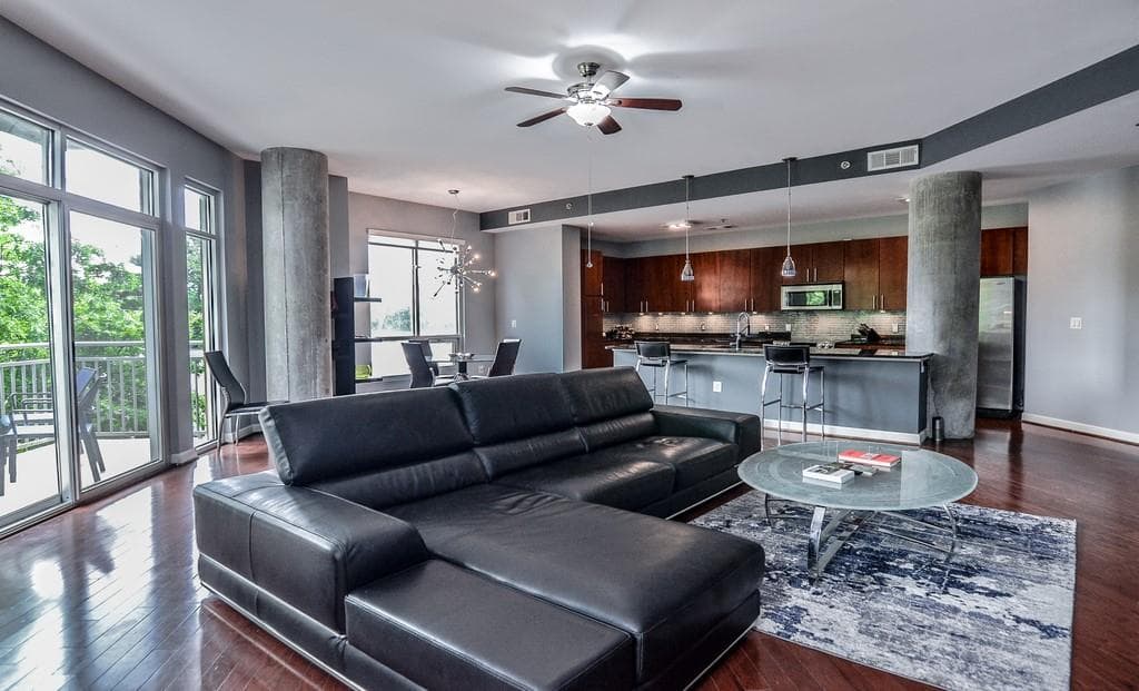 2 bedroom, 3 bathroom, 1,489 sq ft condominium sold at 711 Cosmopolitan Drive 321, Atlanta, GA 30324