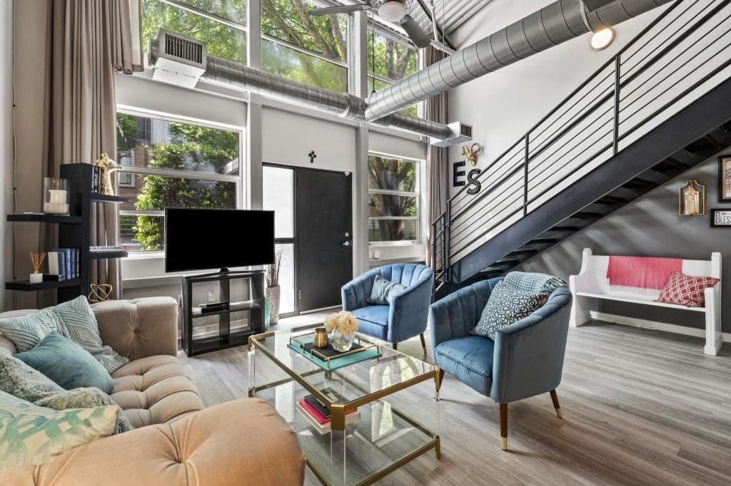 2 bedroom, 2 bathroom, 1,292 sq ft condominium sold at 400 Village Parkway 101, Atlanta, GA 30306