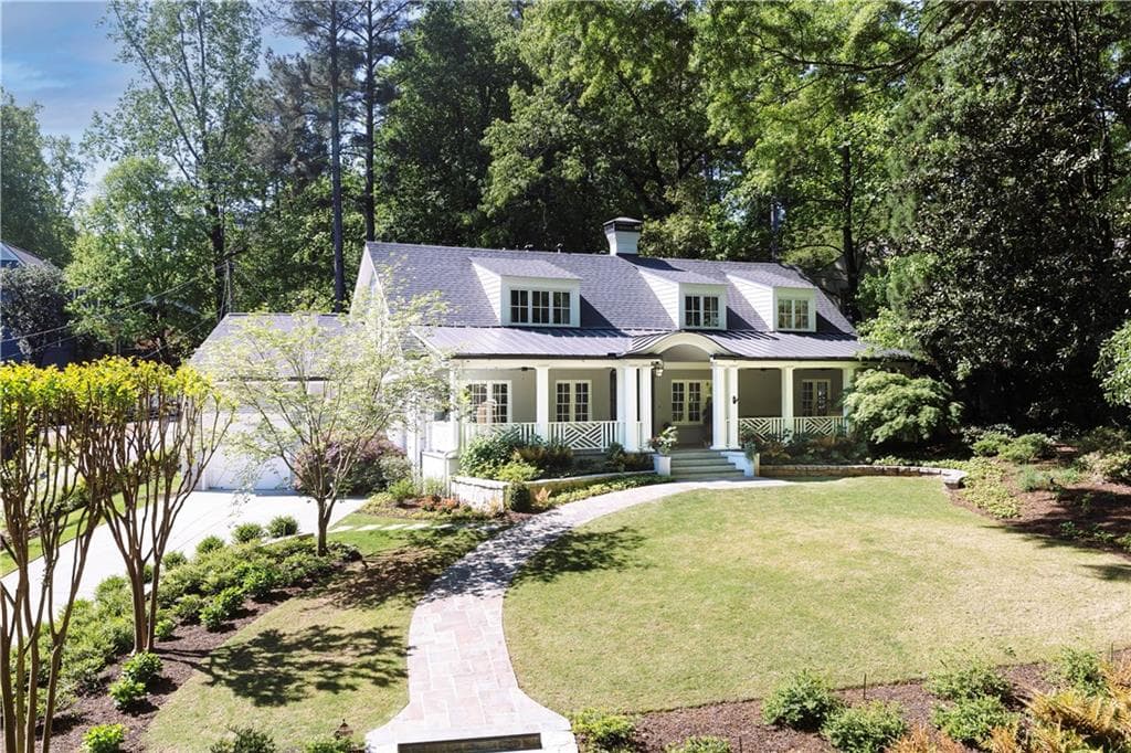 5 bedroom, 4 bathroom, 4,101 sq ft single family residence sold at 2095 Springlake Drive, Atlanta, GA 30305