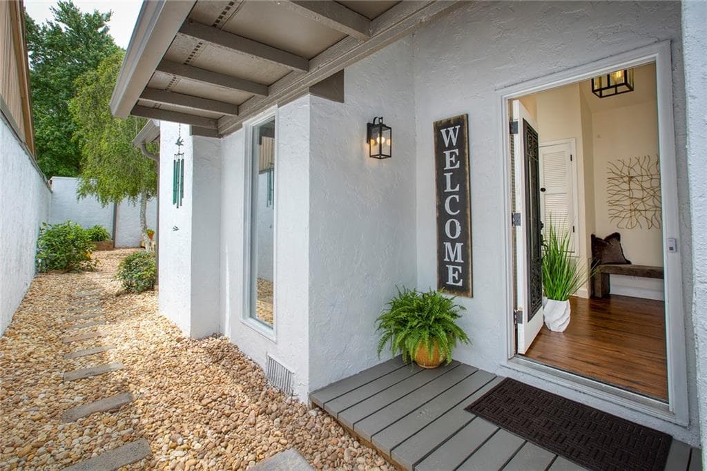 3 bedroom, 3 bathroom, 2,159 sq ft condominium sold at 7 Spoon Court, Johns Creek, GA 30022