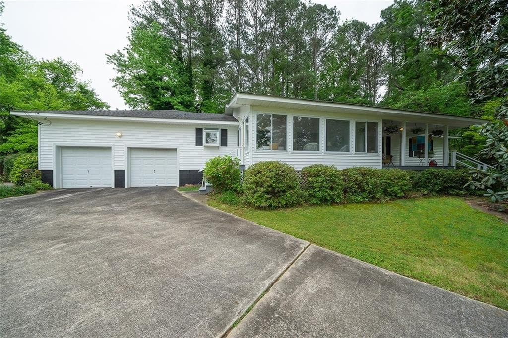 3 bedroom, 3 bathroom, 2,418 sq ft single family residence sold at 4550 Doss Circle, Powder Springs, GA 30127