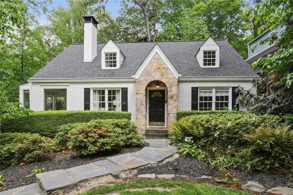 3 bedroom, 2 bathroom, 2,962 sq ft single family residence sold at 2095 Northside Drive, Atlanta, GA 30305