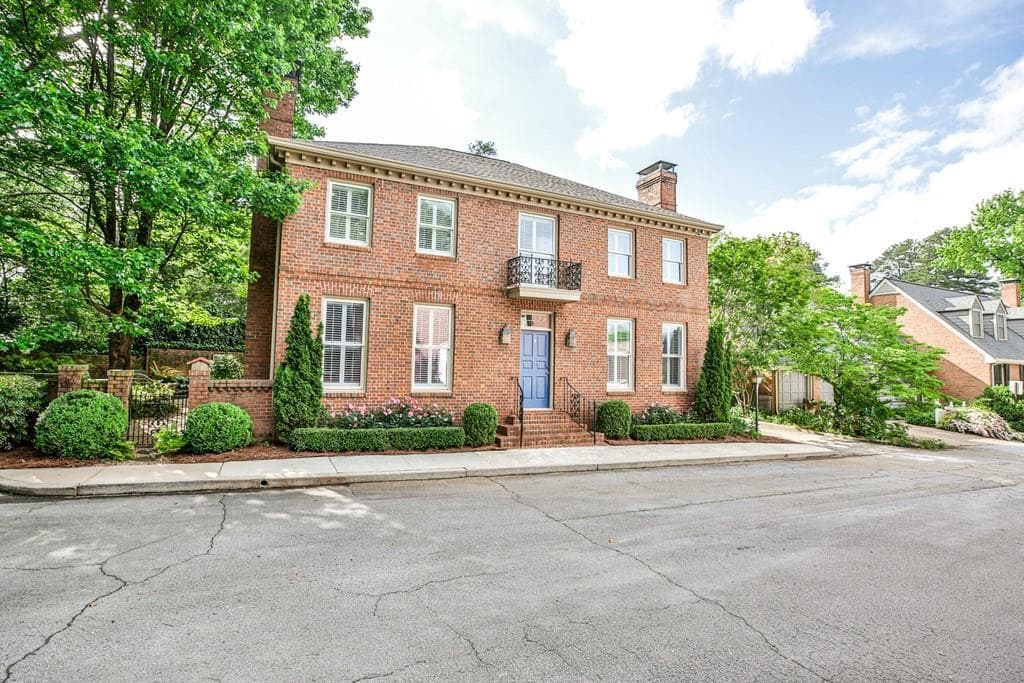 4 bedroom, 3 bathroom, 2,946 sq ft single family residence sold at 9 Charter Square, Decatur, GA 30030
