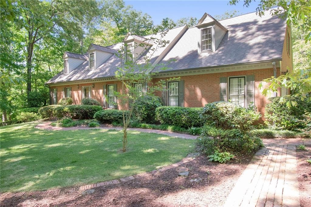 5 bedroom, 5 bathroom, 3,043 sq ft single family residence sold at 11825 Mountain Park Road, Roswell, GA 30075