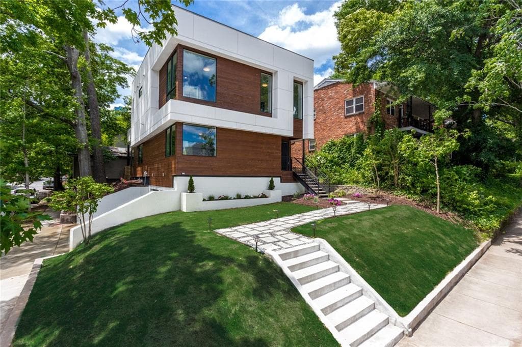 4 bedroom, 3 bathroom, 2,682 sq ft single family residence sold at 822 Argonne Avenue, Atlanta, GA 30308